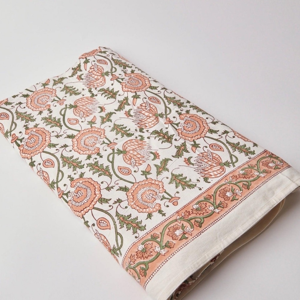 Graden rose table cloth
